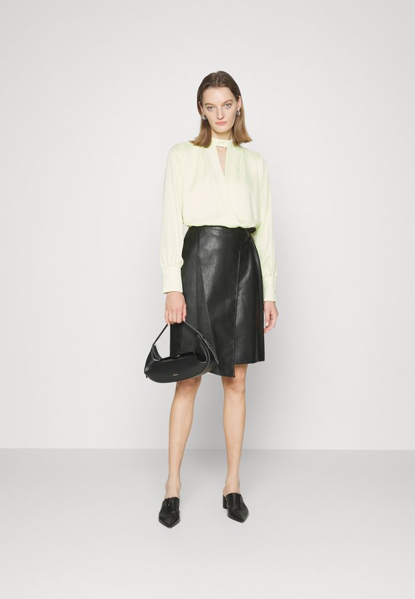 BCBGMAXAZRIA