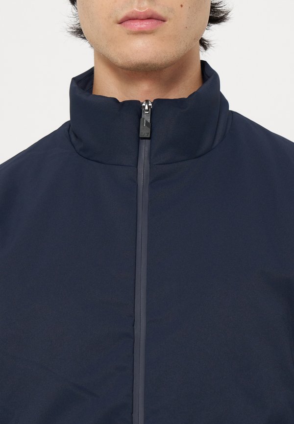 EA7 Emporio Armani