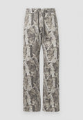 Camo-Print-Hose mit lockerer Passform, grauer und beiger Farbpalette, elastischem Bund mit Kordelzug und weicher Stofftextur.