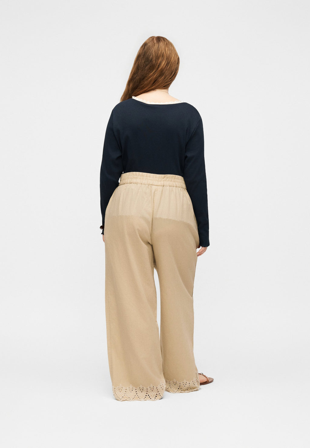 CARPAULA PULL UP PANT Media 4