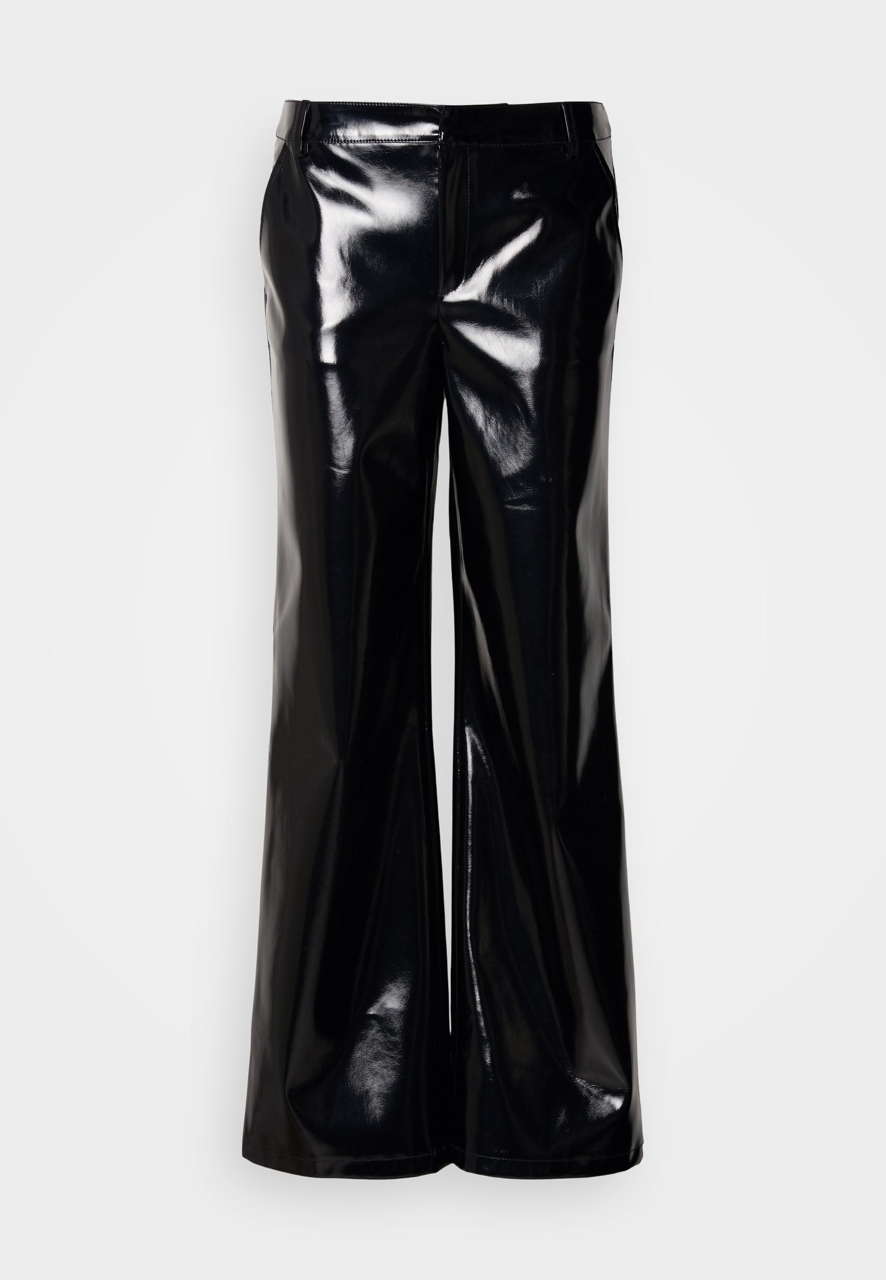 Schwarze, weit geschnittene Hose aus glänzendem, glänzendem Material; verfügt über eine glatte Textur und einen maßgeschneiderten Bund ohne sichtbare Verschlüsse oder Verzierungen.