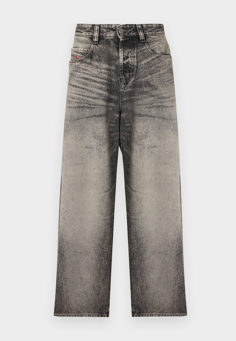 Hoch taillierte, weit geschnittene Jeans aus grauem Denim mit verwaschenem Look, vorderer Knopfleiste und Reißverschluss sowie klassischer Fünf-Taschen-Optik.