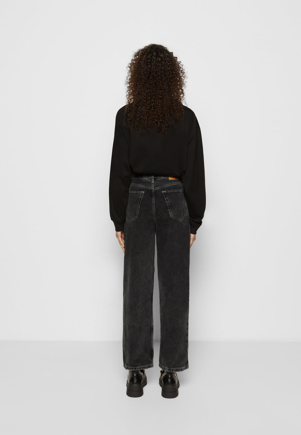 BDG Urban Outfitters WASHED RIPPED BOYFRIEND