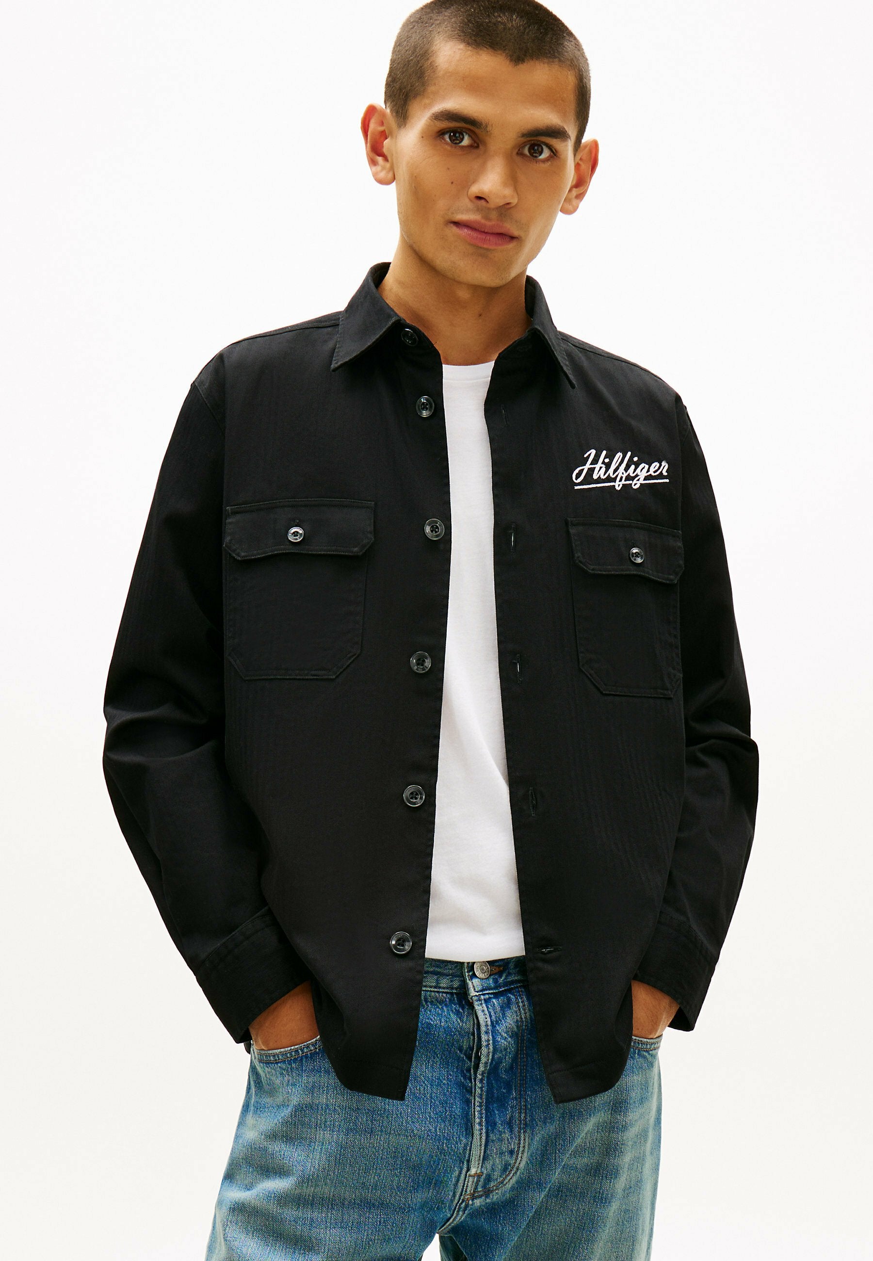 BACK LOGO HERRINGBONE RELAXED FIT  Media 4