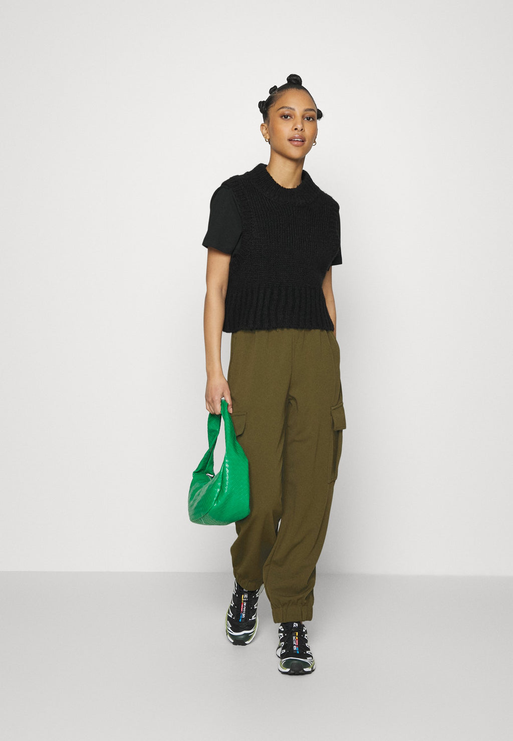 ONLOLA PANT Media 2