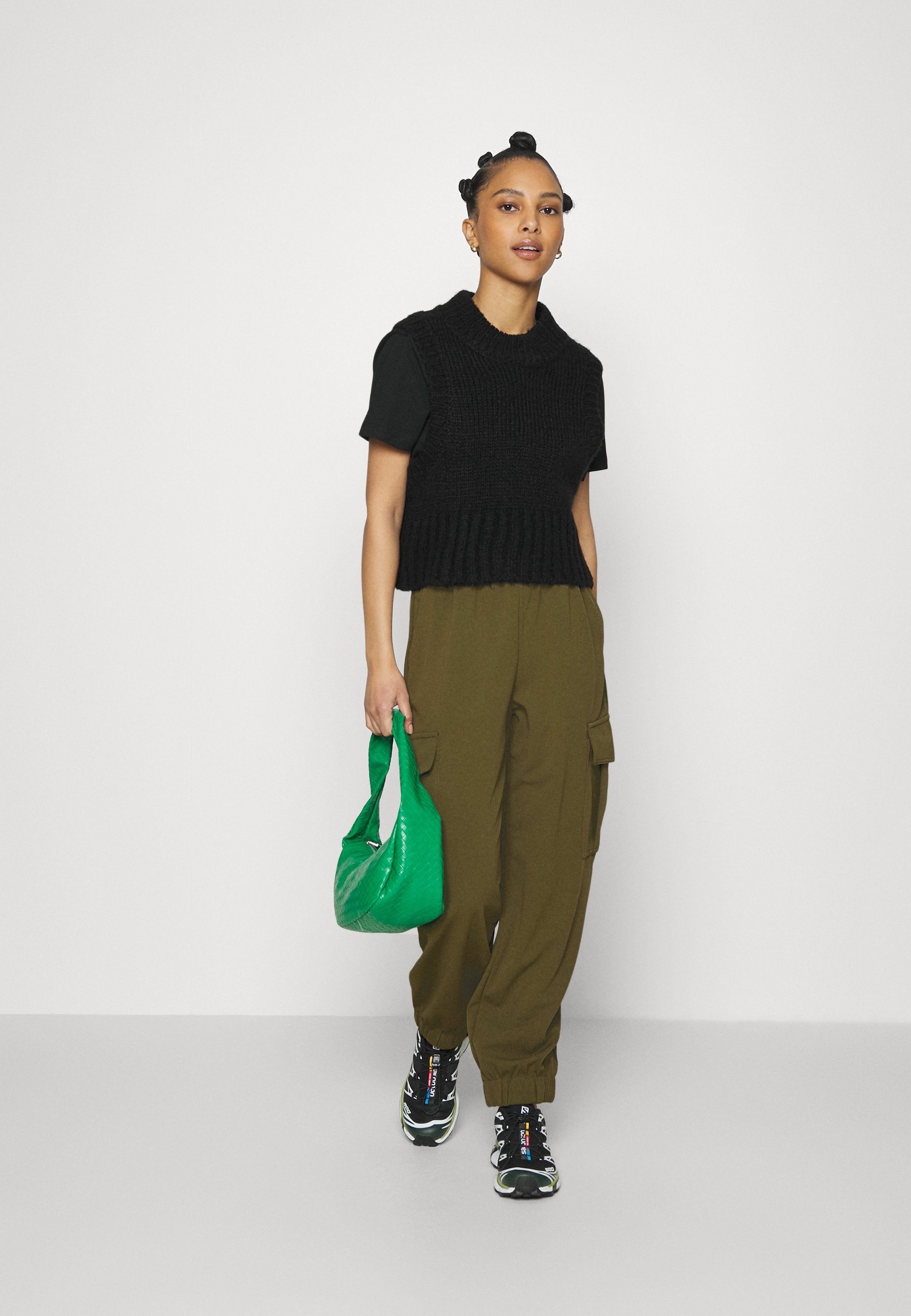 ONLOLA PANT Media 2