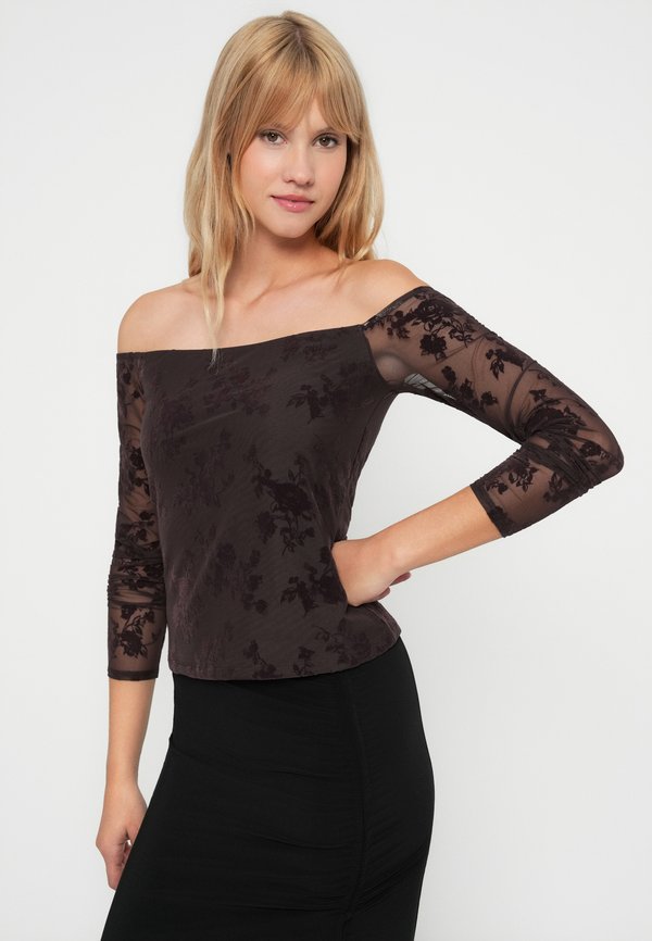 Abercrombie & Fitch FLOCKED FLORAL