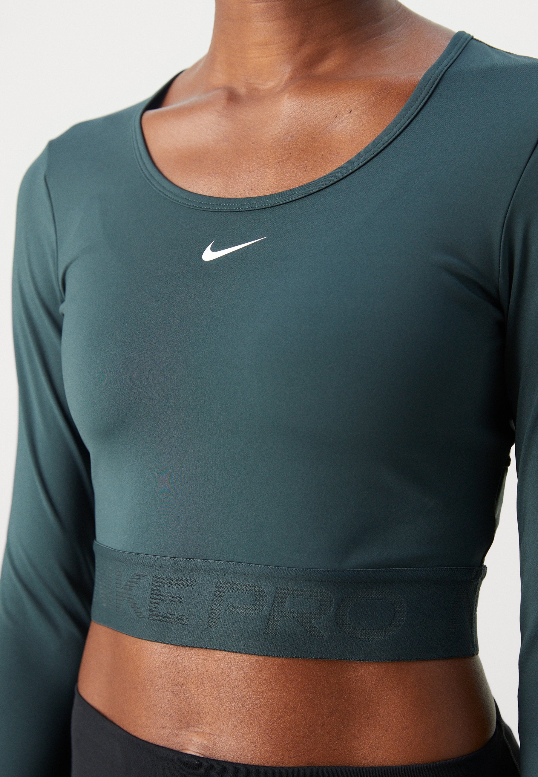 Nike Performance PRO SHINE