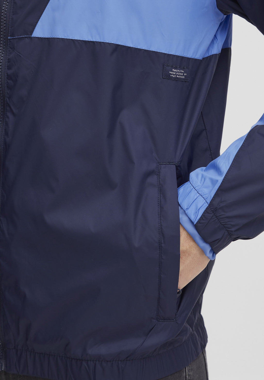 BHOUTERWEAR HOODED Media 6