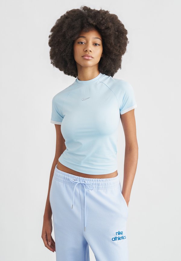 Nike Sportswear FITTED