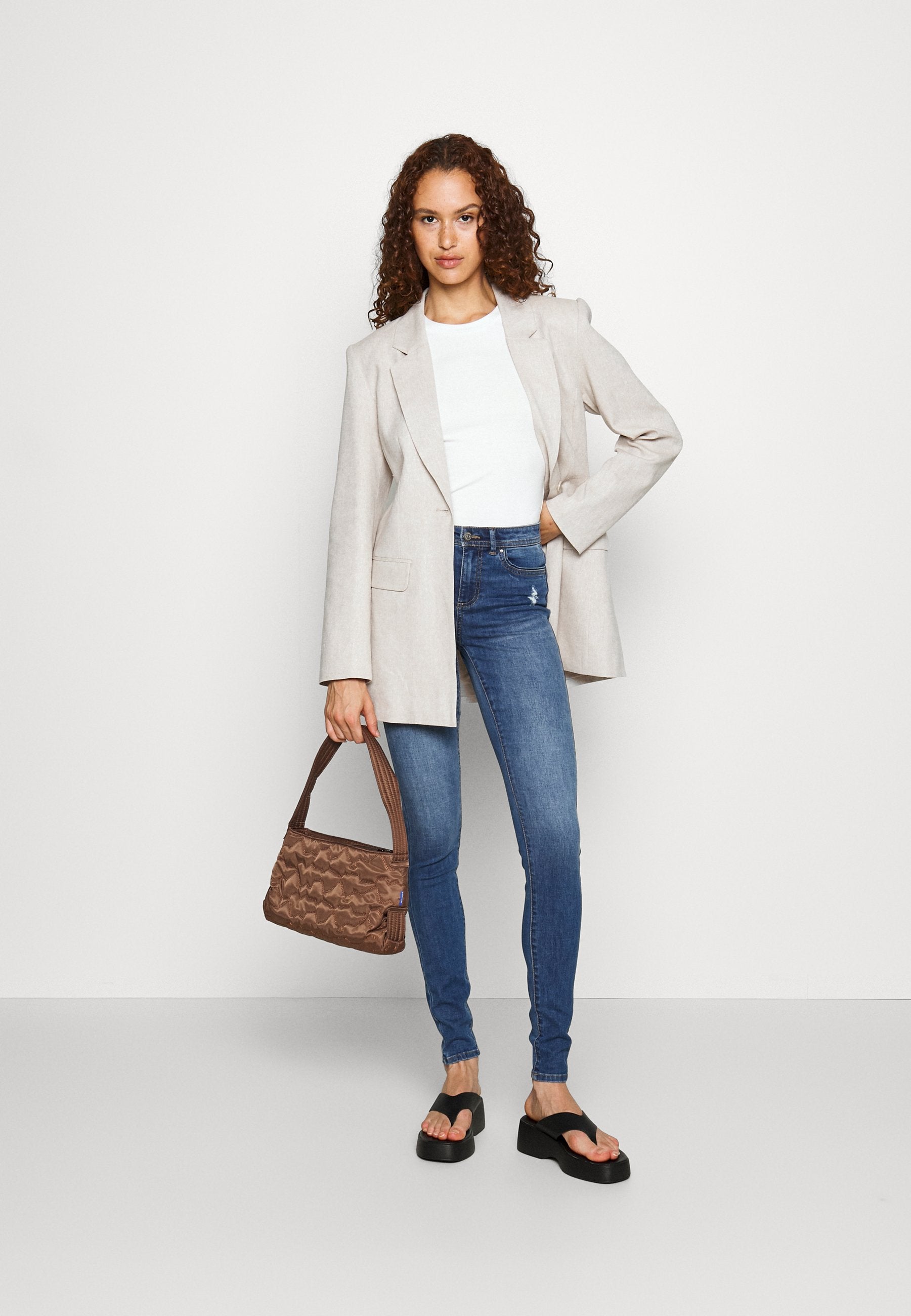 ONLY Tall Jeans Skinny Fit Media 2