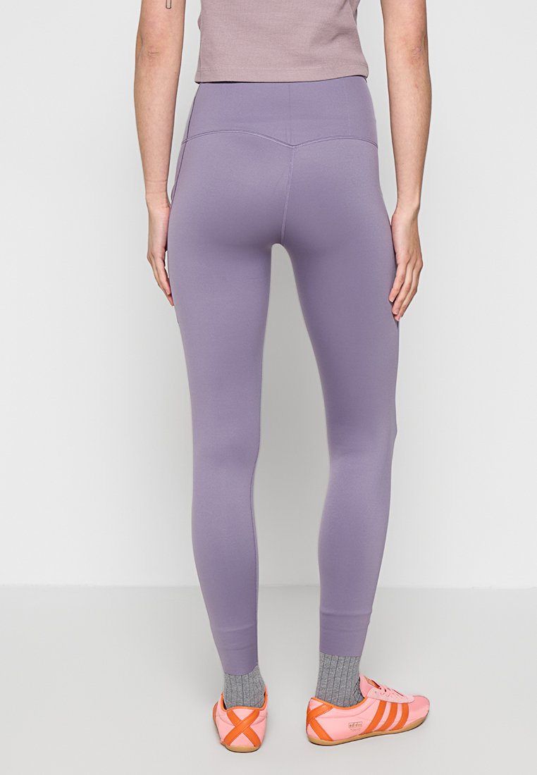 Nike Performance