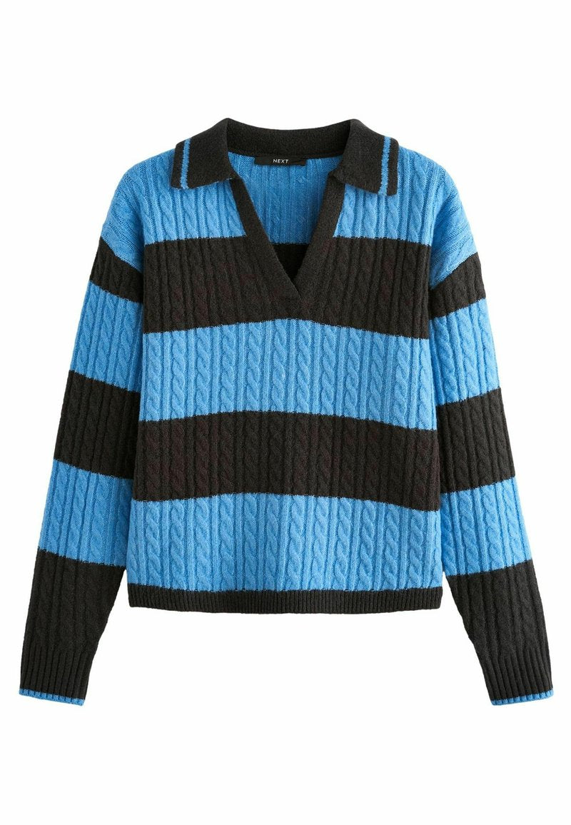 Strickpullover mit V-Ausschnitt, langen Ärmeln und kräftigen, abwechselnden Streifen in Hellblau und Schwarz, ergänzt durch strukturierte Zopfmusterakzente.