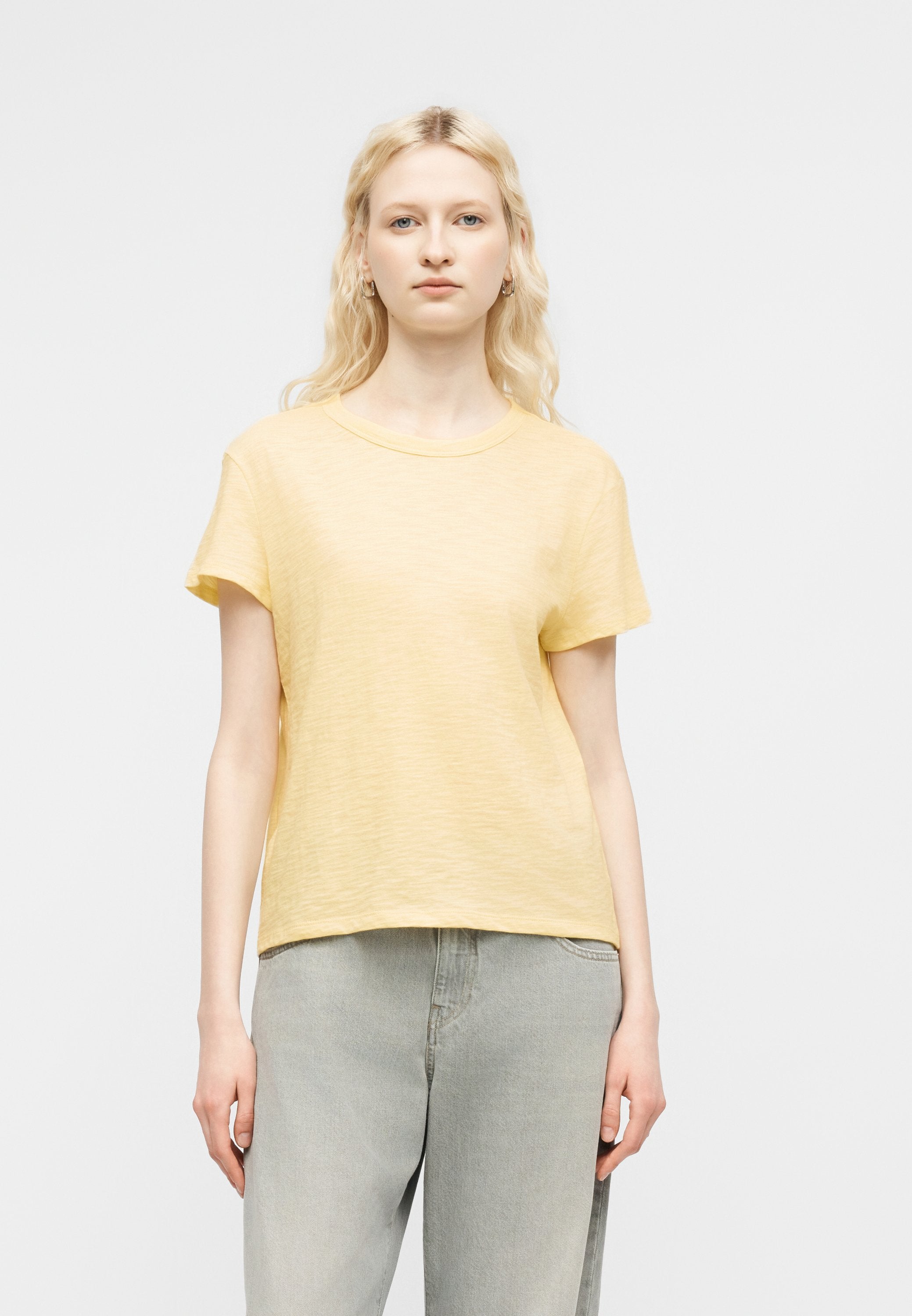 GAP TEE