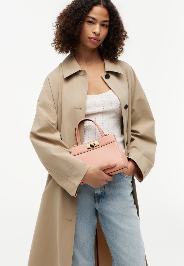 Tommy Hilfiger MODERN SATCHEL - Handbag - porcelain pink