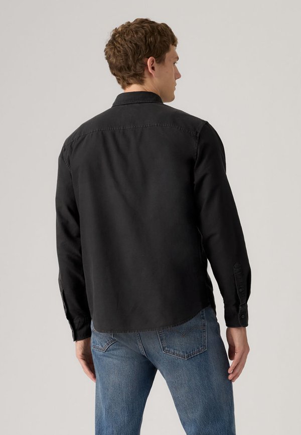 Levi's® AUTHENTIC BUTTON DOWN