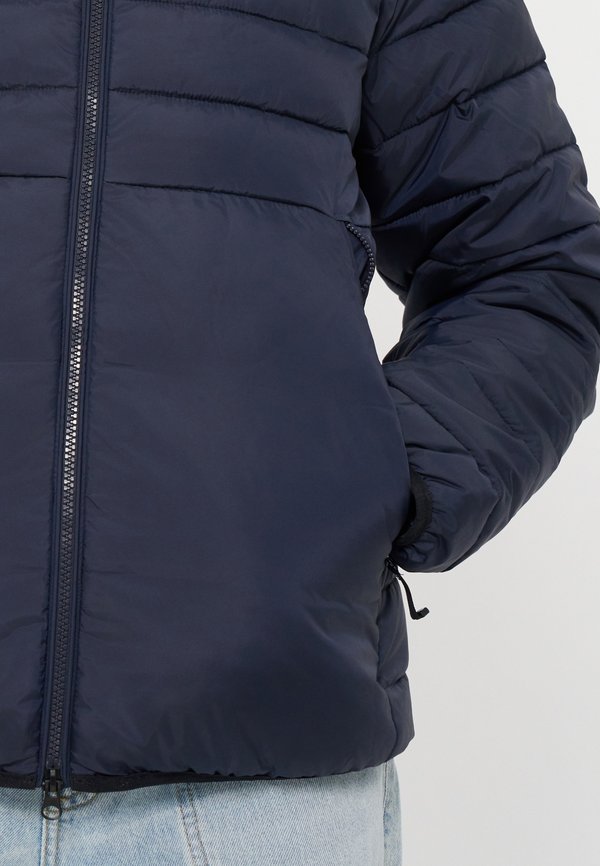 EA7 Emporio Armani