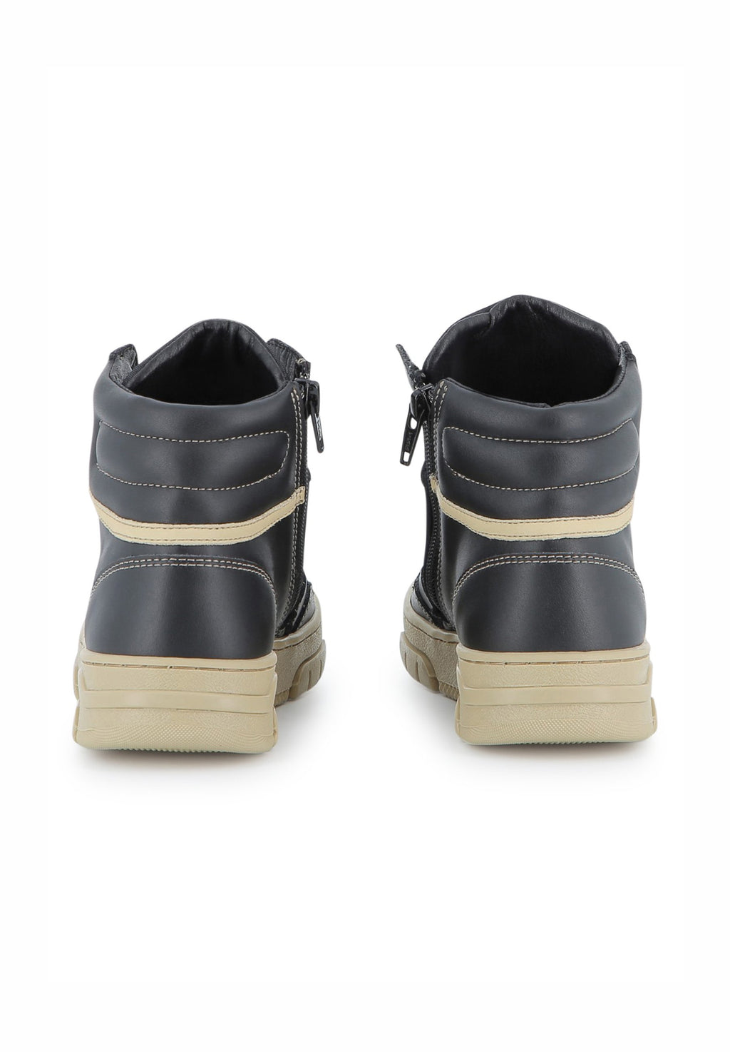 SNEAKERS Media 4
