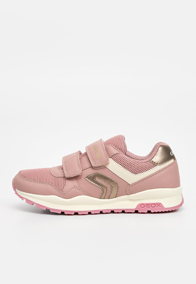 Rosa Kindersneaker aus Mesh- und Leder-Materialien. Verfügt über zwei Klettverschlüsse und metallische Akzente. Vorgeformte weiße und rosa Sohle.