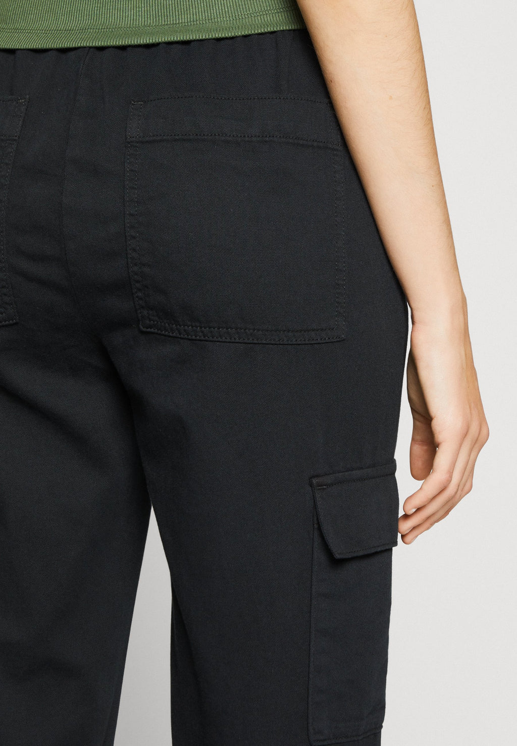 GAP BROKEN PULL ON PANT