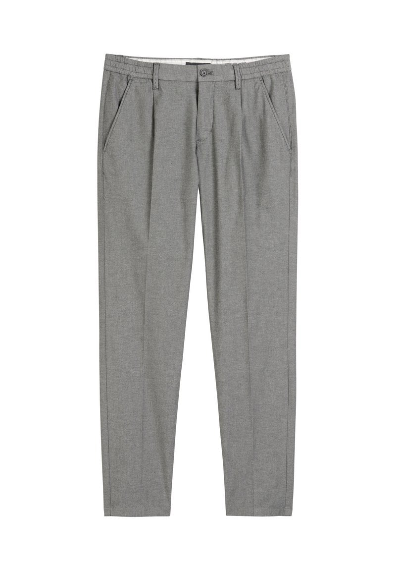MODEL STIG PLEATS SHAPED Media 1