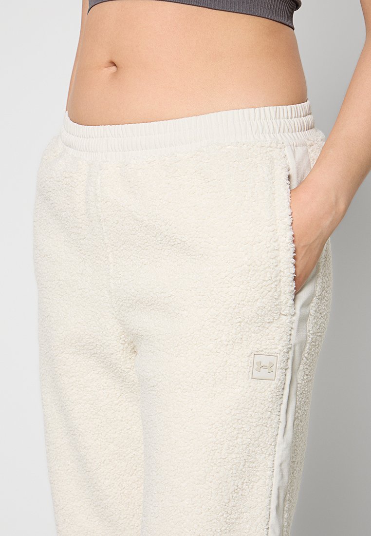 Under Armour LOOSE FIT