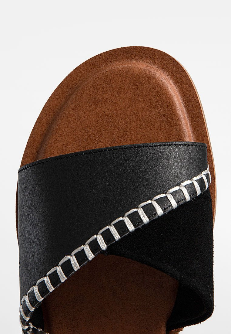 TOMS SHEA
