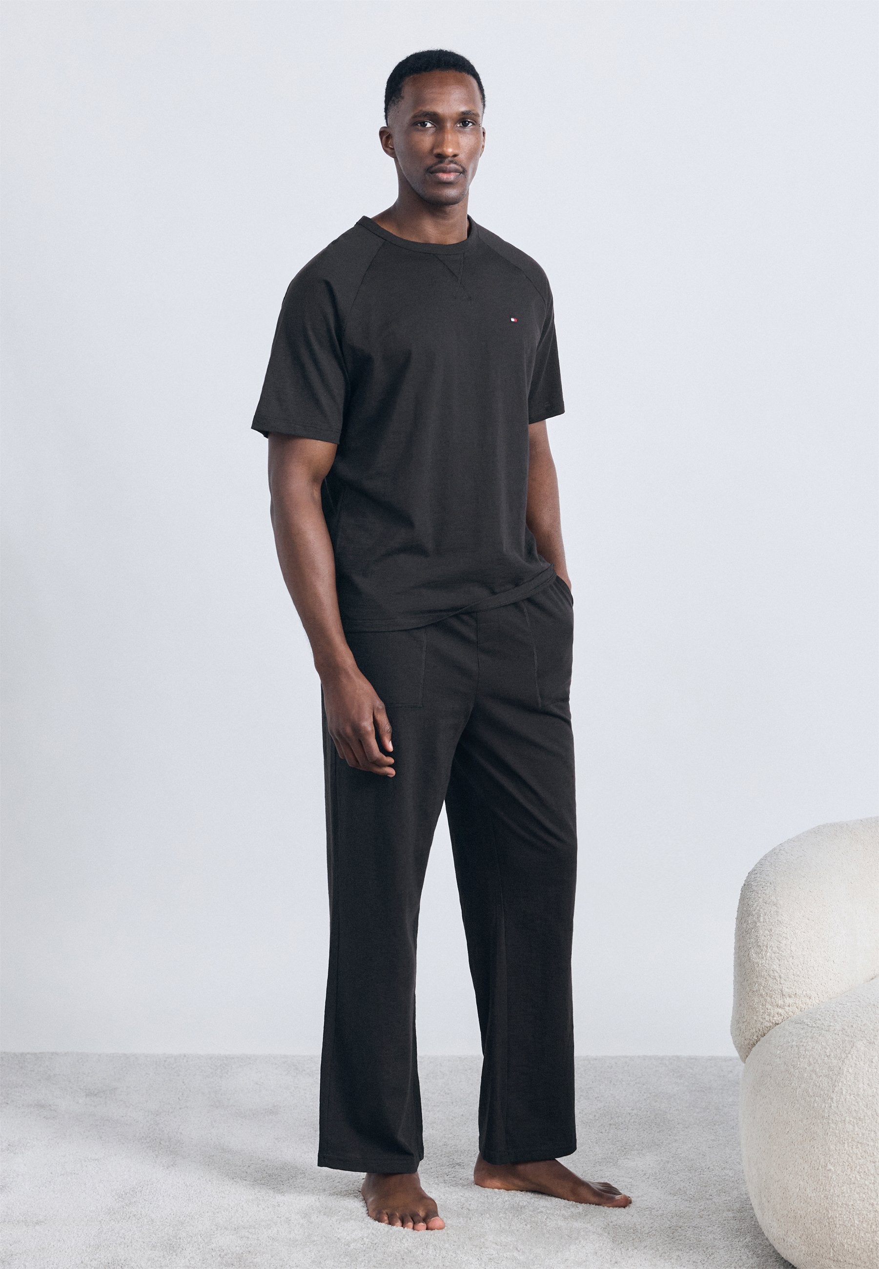 EVERYDAY ESSENTIALS TEE Media 2
