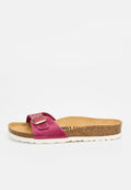 Einzelner rosa Rutschsandal mit Korksohle, verstellbarem Schnallenriemen und weißer, strukturiertem Gummisohle.