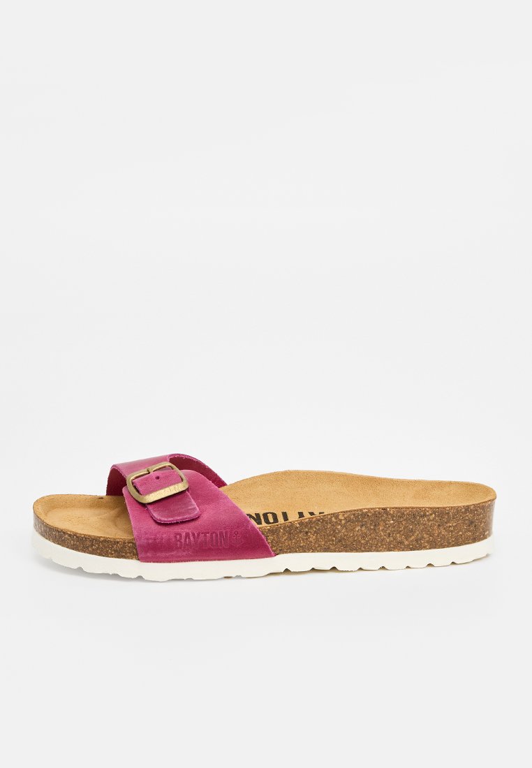 Einzelner rosa Rutschsandal mit Korksohle, verstellbarem Schnallenriemen und weißer, strukturiertem Gummisohle.