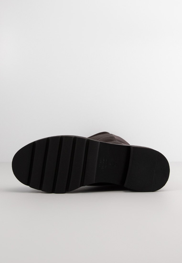 Stuart Weitzman LIFT