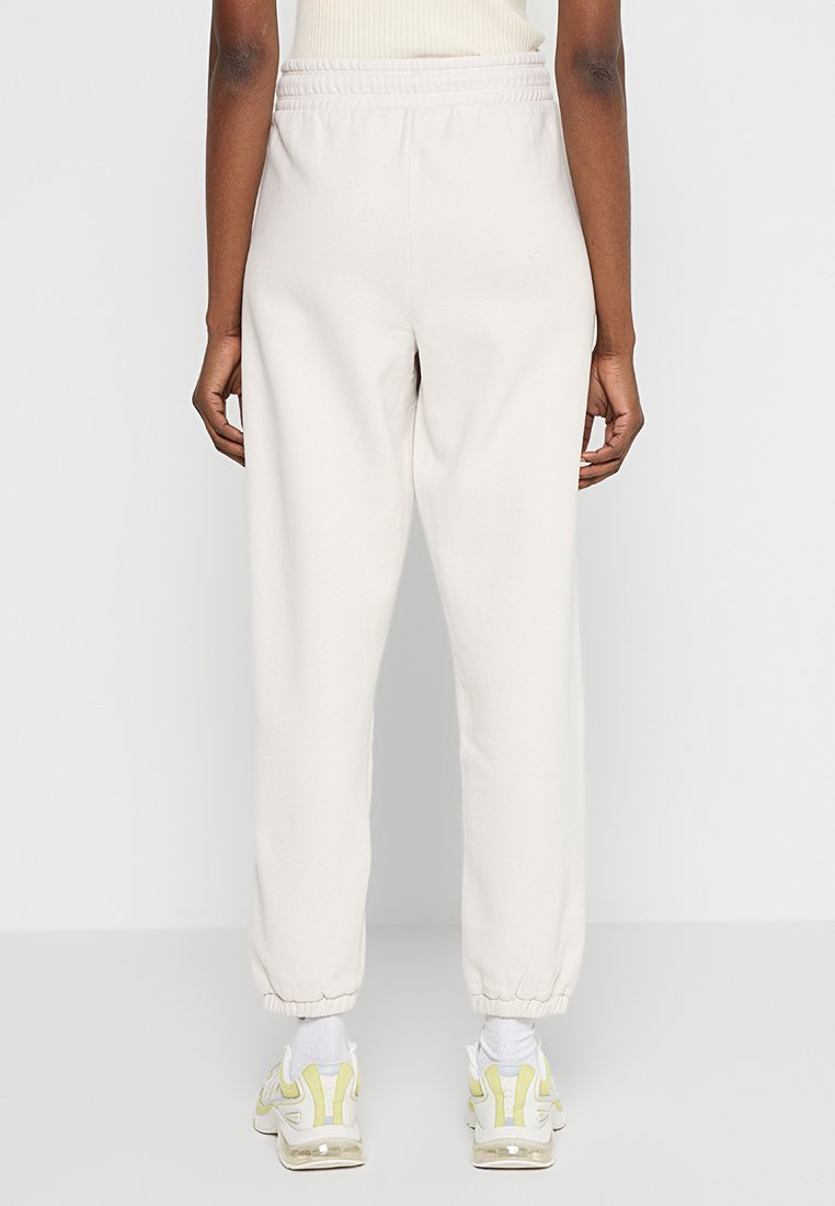DKNY Sport
