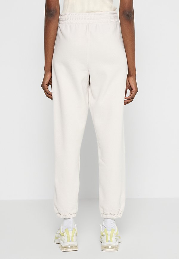 DKNY Sport