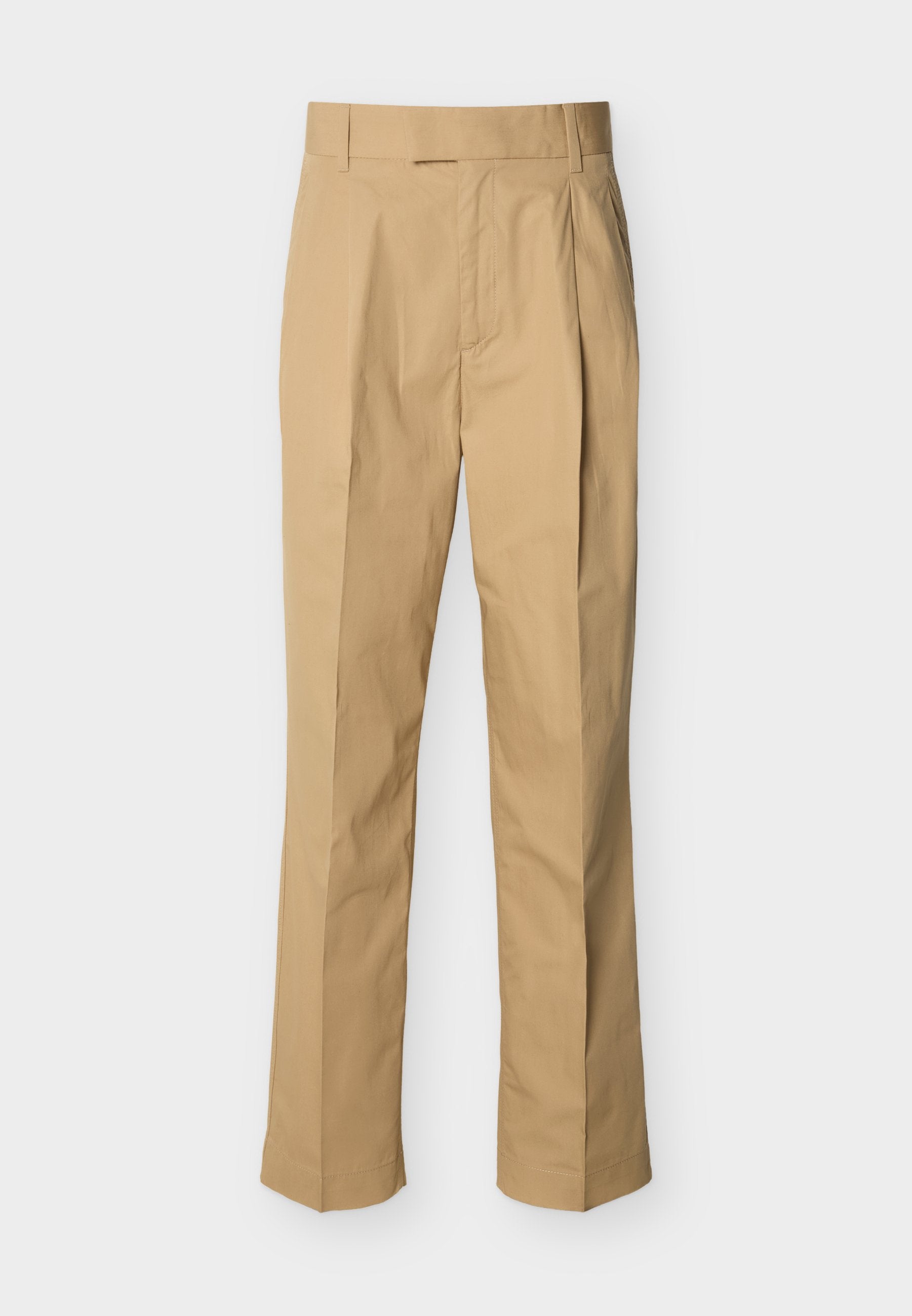 Beige Hosen aus glatter Baumwolle mit hoher Taille, vorne mit Falten und geraden Beinen. Keine sichtbaren Beschläge oder Muster.