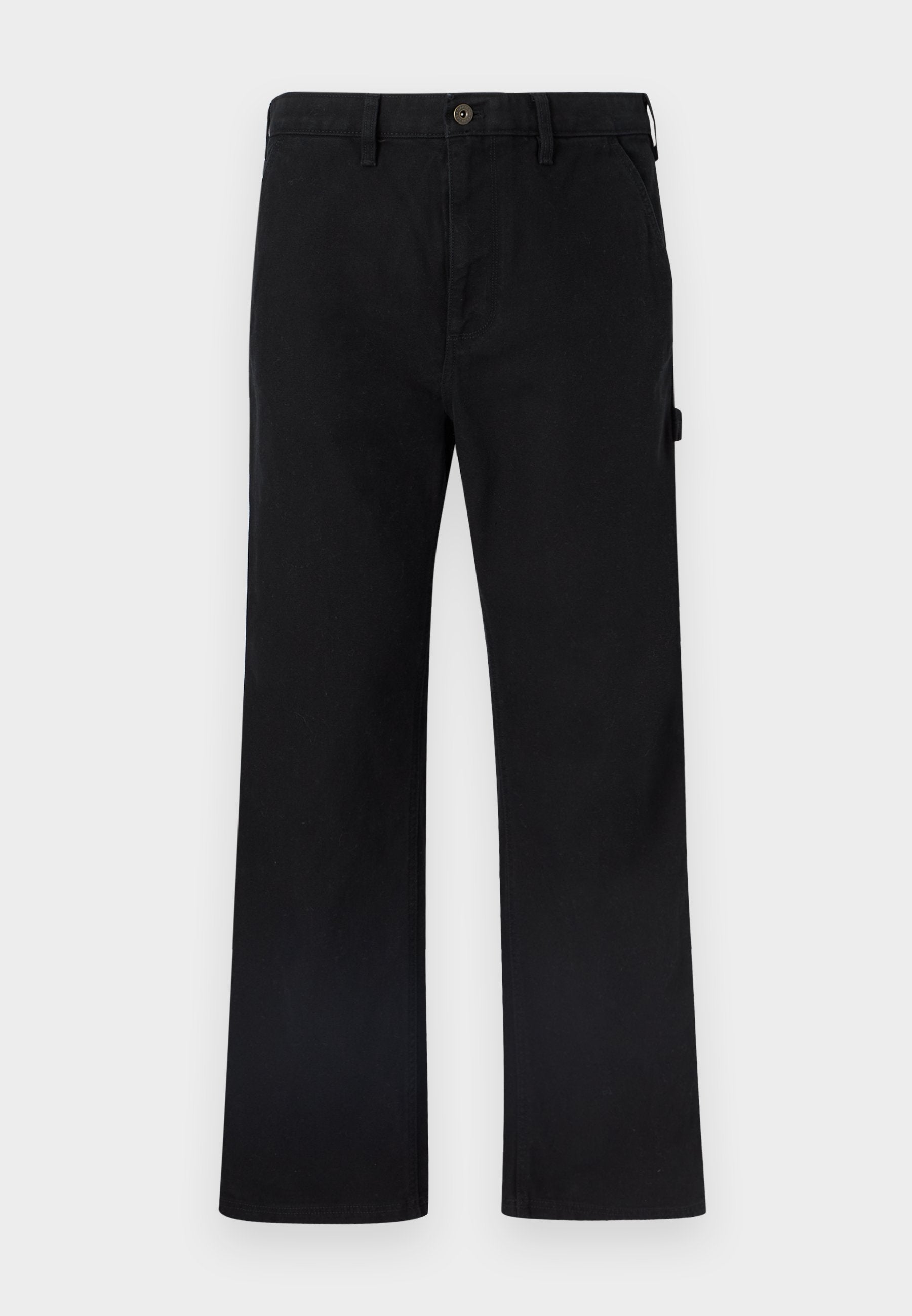 Schwarze Baumwollhose mit geraden Beinen, Knopfverschluss, Gürtelschlaufen und Seitentaschen. Glatte Textur ohne sichtbare Muster oder Markenkennzeichnung.