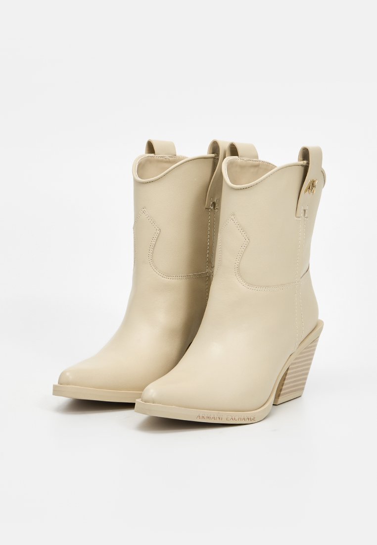 Armani Exchange Cowboy-/Bikerstiefelette Media 2
