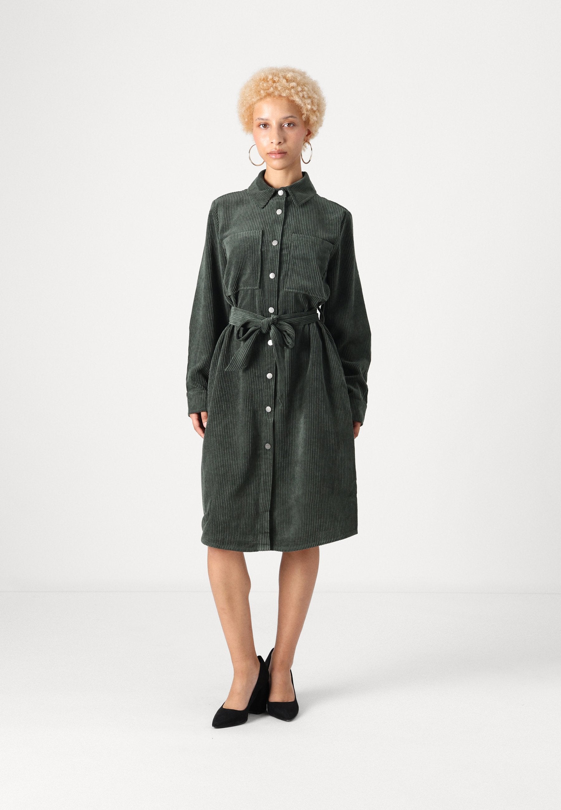 ONLMERLE BELTET DRESS Media 3