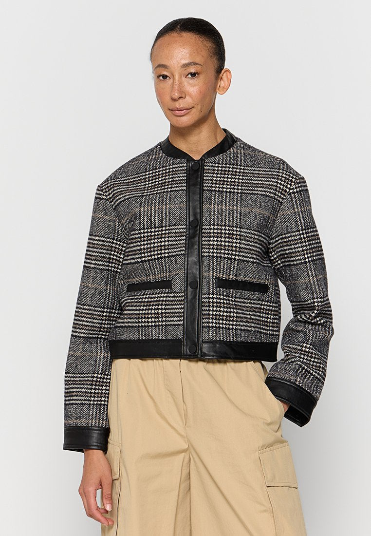 Esprit Leichte Jacke Media 1
