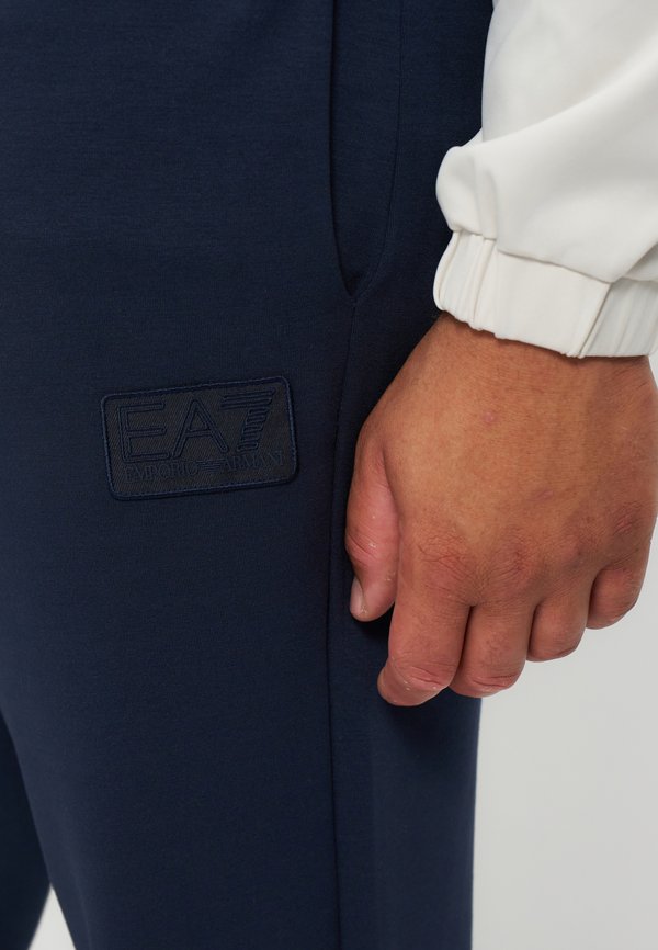 EA7 Emporio Armani