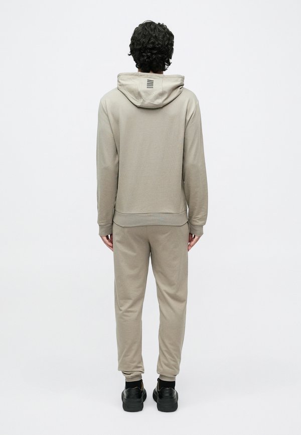 EA7 Emporio Armani TRAIN CORE