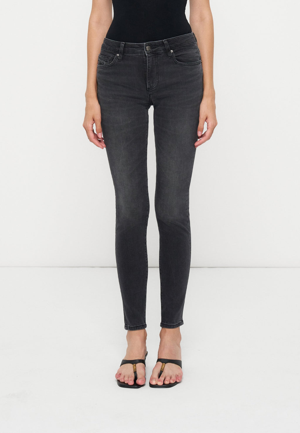 Armani Exchange Jeans Tapered Fit Media 1