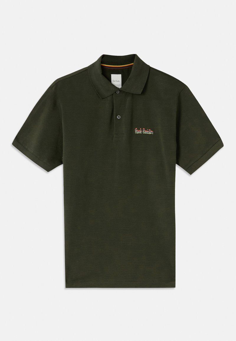 Dunkelgrünes Poloshirt aus Baumwolle; verfügt über einen klassischen Kragen, drei Knöpfe und ein gesticktes Logo auf der linken Brust.