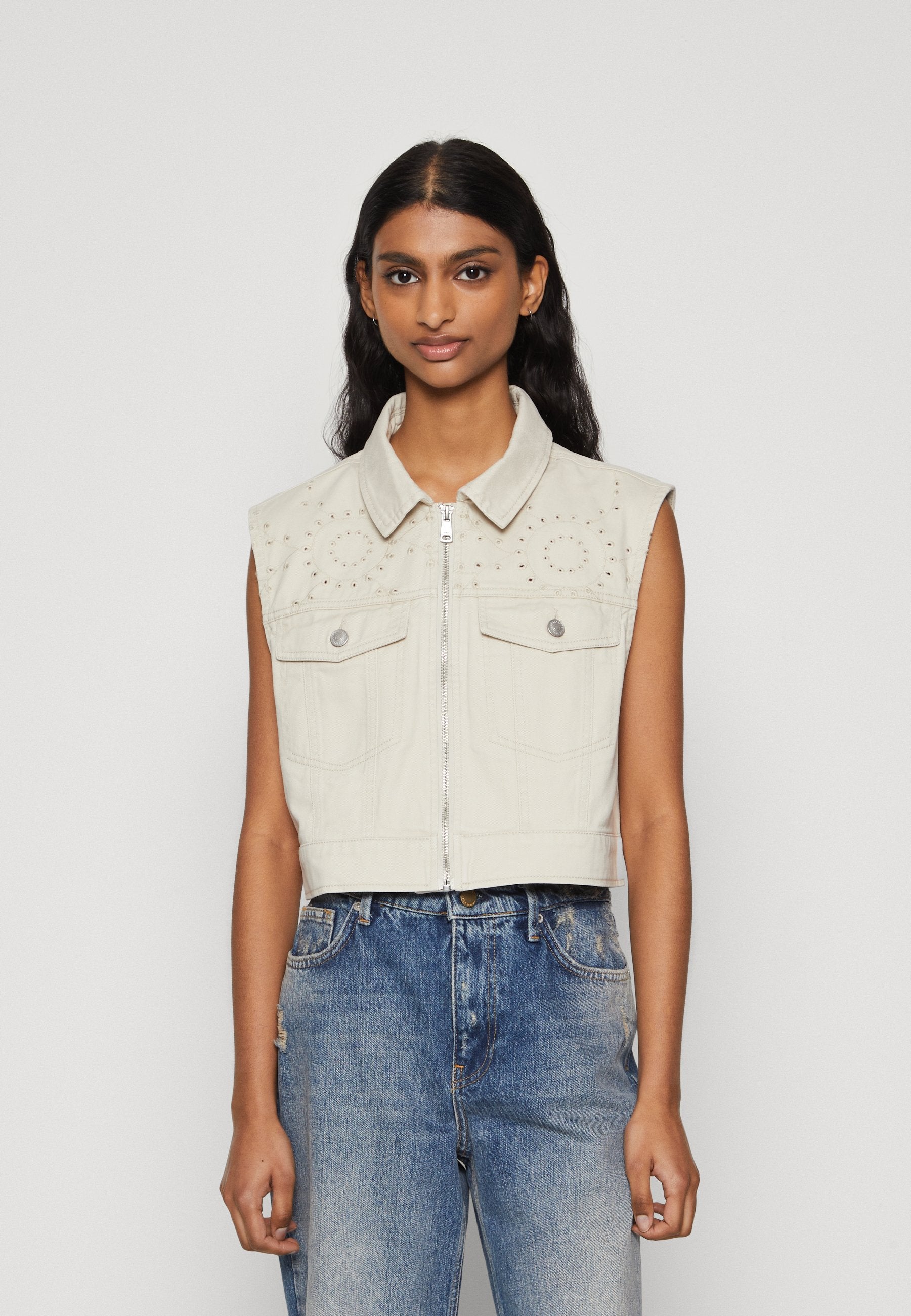 ONLELSA WAISTCOAT Media 3