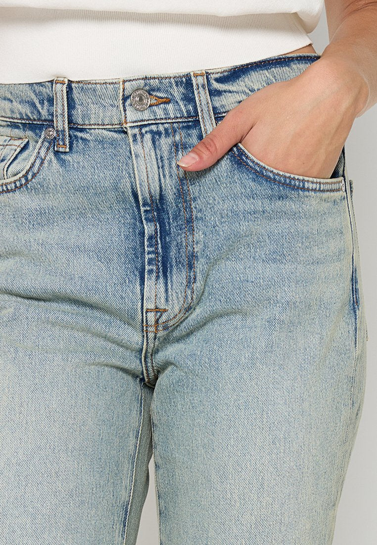 7 for all mankind LOGAN