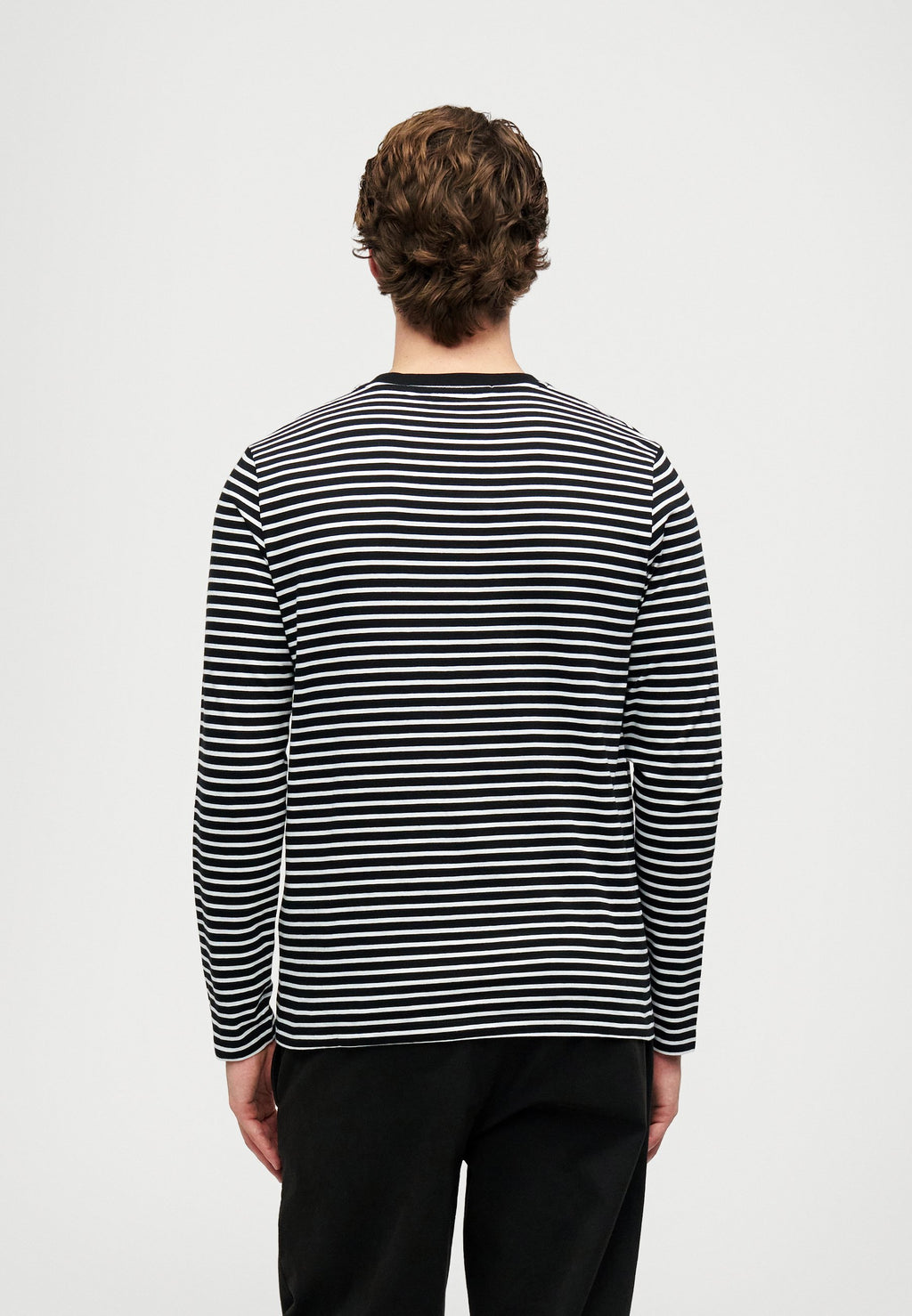  CREWNECK Media 4