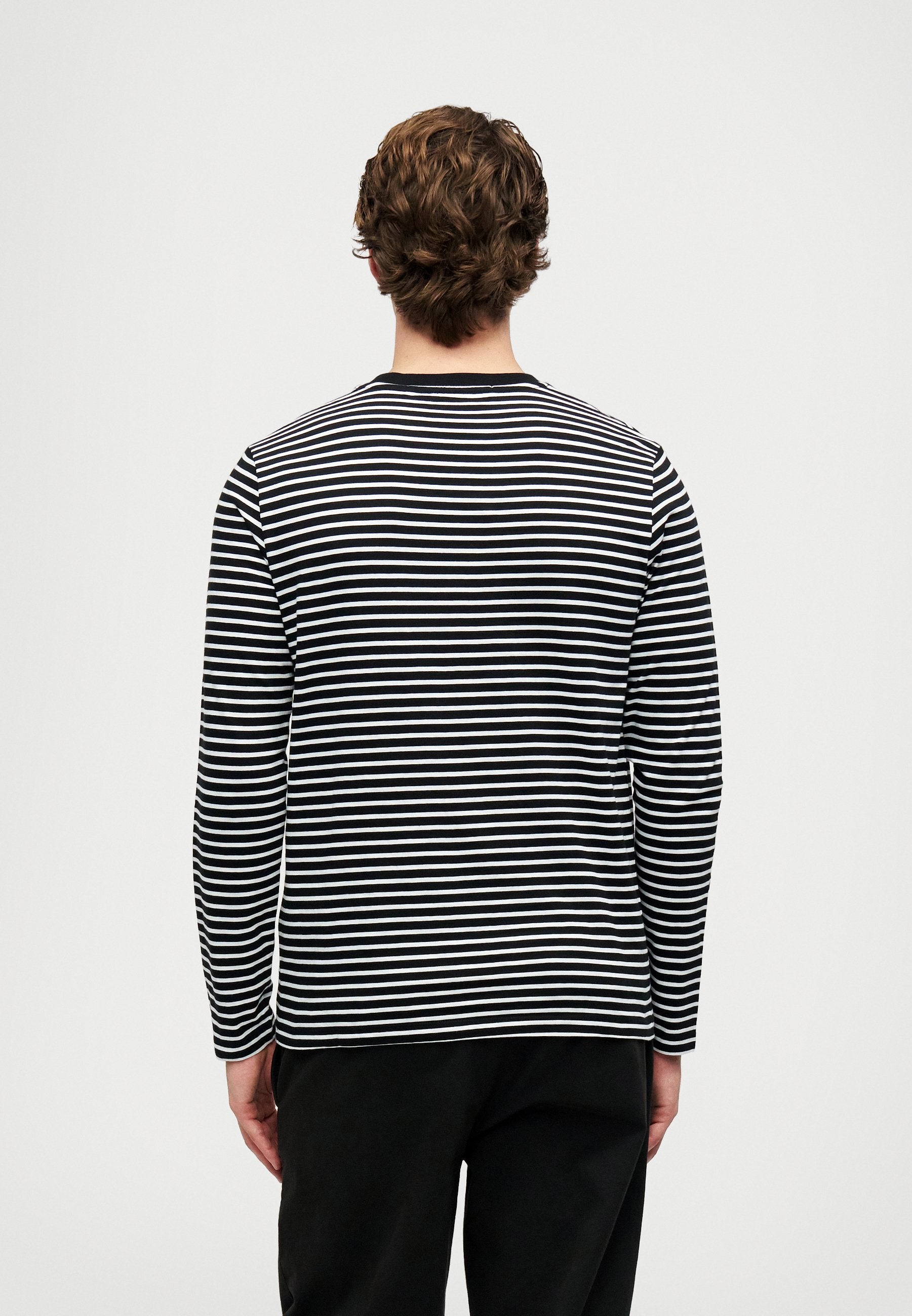  CREWNECK Media 4
