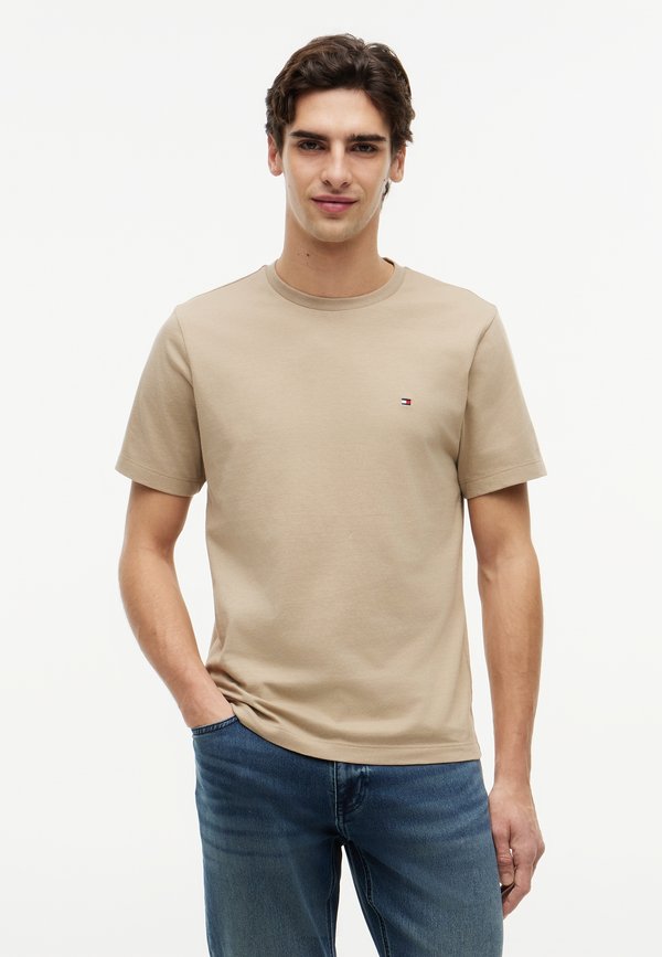 Tommy Hilfiger SEASONAL SOLID TEE CORE ESSENTIALS - Basic T-shirt - batique khaki