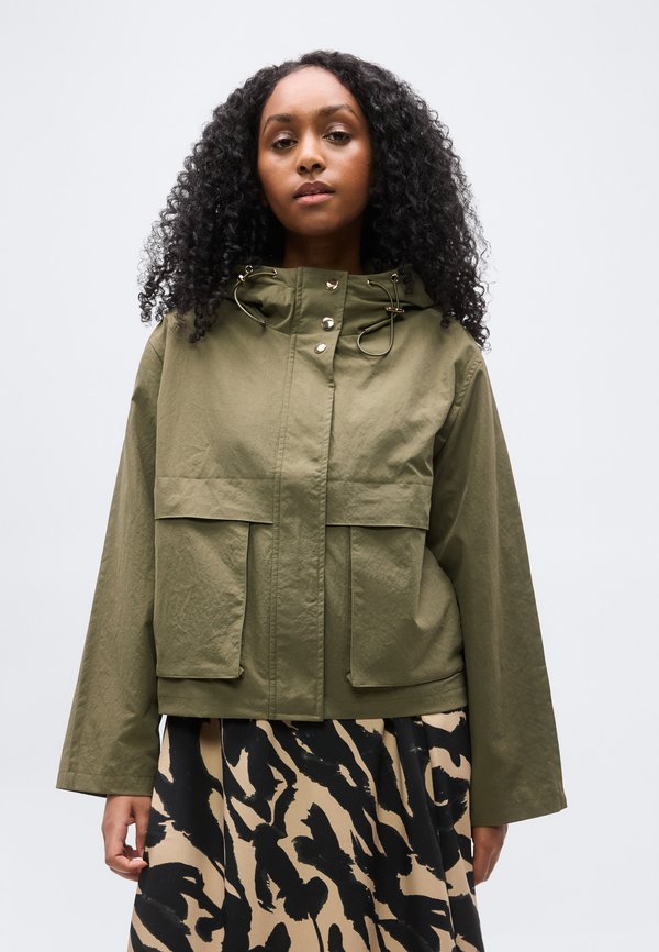 Vero Moda Petite VMMICHELA SHORT - Summer jacket - kalamata