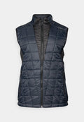 Marineblaue isolierte Weste mit einem Reißverschluss vorne, steppartiger Textur, hohem Kragen und seitlichen Taschen, mit kontrastierendem schwarzen Innenfutter.