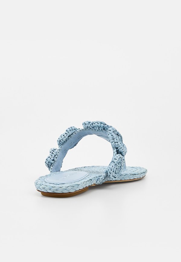 Stuart Weitzman MAGNOLIA